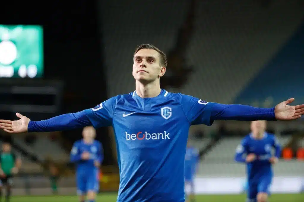 trossard fait ses débuts pro à genk