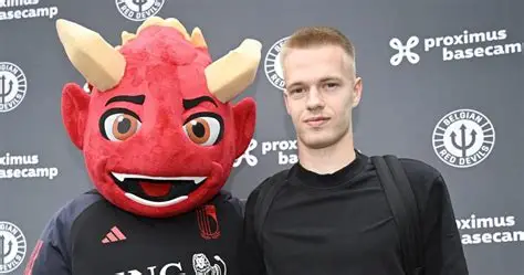 Vermeeren et la mascotte des Diables 