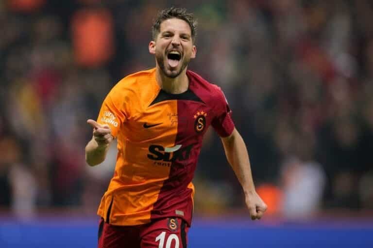 Dries Mertens fête un but à galatasaray