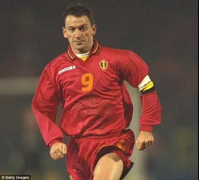 Marc degryse inscrit le seul but des Diables face à la Macédoine en novembre 1994