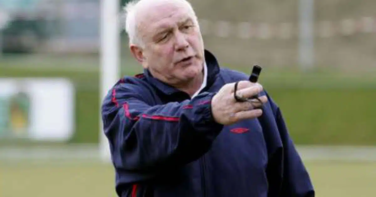 Aimé Anthuenis dirige un entrainement