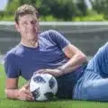Gert Verheyen pose avec un ballon