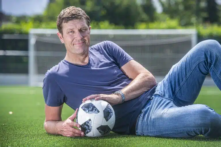 Gert Verheyen pose avec un ballon