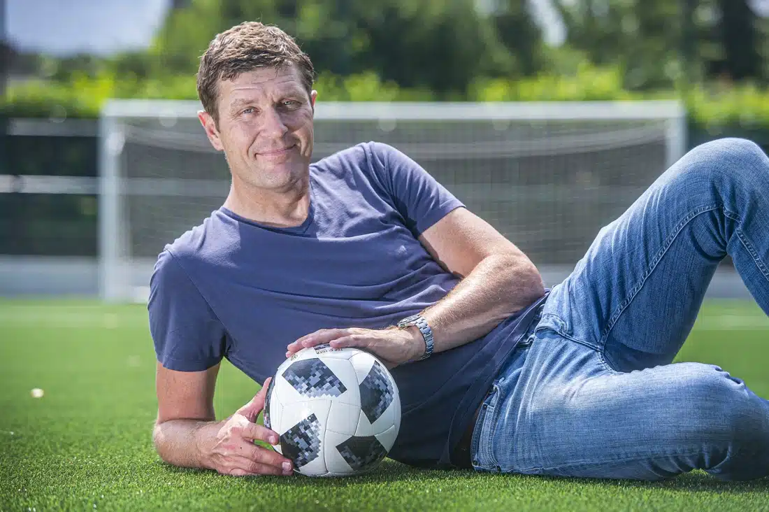 Gert Verheyen pose avec un ballon