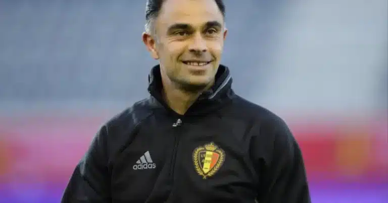 Johan Walem avec son anorak de coach des U 21