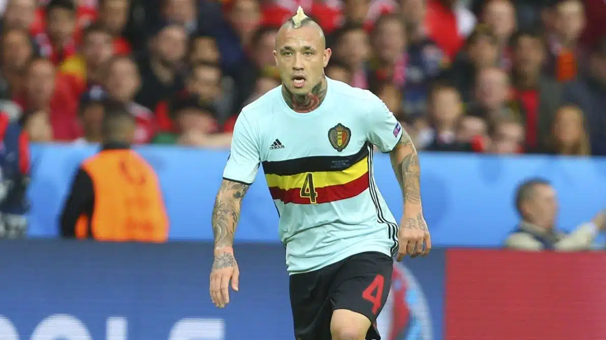Radja Nainggolan diable rouge court sur le terrain