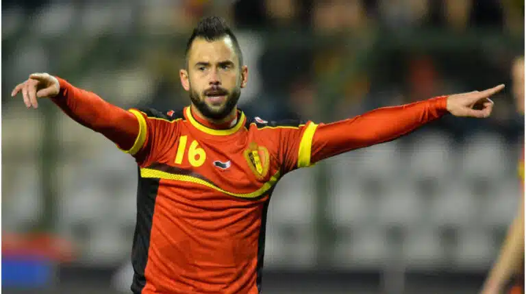 Steven Defour fête un but