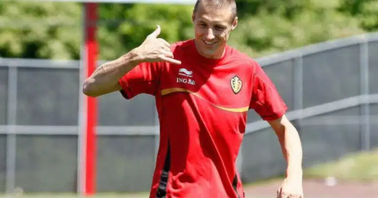 Timmy Simons en tee-shirt