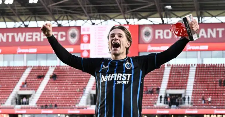 Roméo Vermant lève les bras