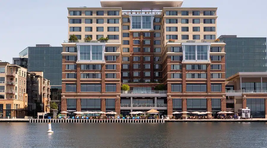 le Hyatt Regency Lake Washington situé au bord de l'eau à Washington