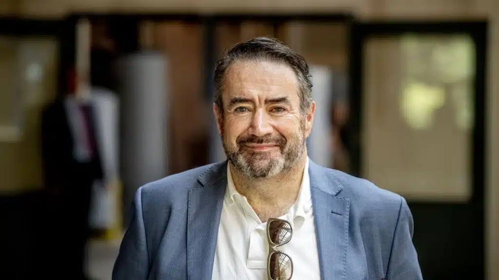 Marc VanDer Linden de nos jours costume cravaye