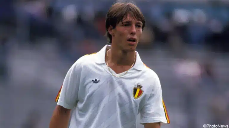 Nico Claesen sur le terrain en Diable Rouge