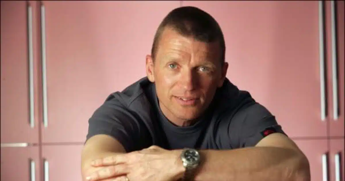 stephan van der heyden pose et sourit pour la photo