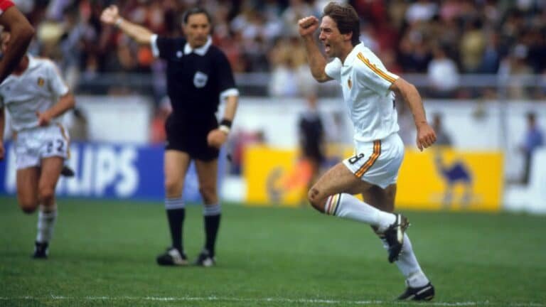 Daniel Veyt diable rouge cours sur le terrain