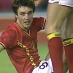 Erwin Vandenbergh se relève . Il est en équipe nationale