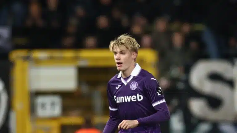 Nathan De Cat sur le terrain anderlechtois