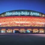 Mercedes-benz Arena illuminé