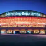 Mercedes-benz Arena illuminé