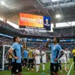 Pause fraîcheur obligatoire Mondial 2026 avec écran publicitaire dans un stade